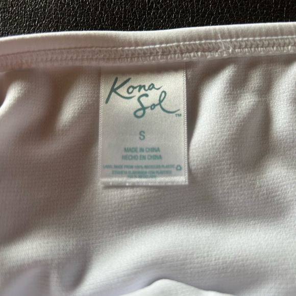 Shade&Shore Top size 38DD Bottoms small. Colors are black top with white bottom - Picture 7 of 8